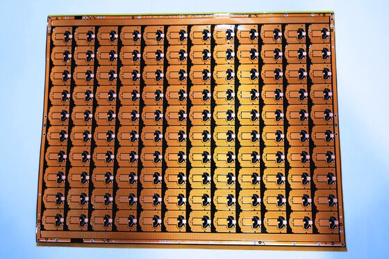 주문 이중층 FPC 0.1mm 미니 라인 너비와 컴팩트한 이중 측면 디자인을위한 높은 유연성 online manufacture