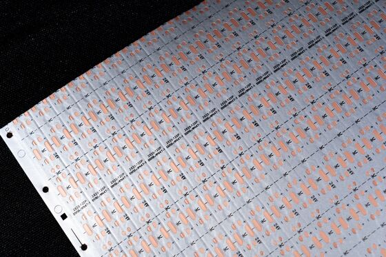 주문 40R 안정적인 성능 24V 2835 LED 스트립 | 8mm 120D 양면 LED FPCB 보드 online manufacture